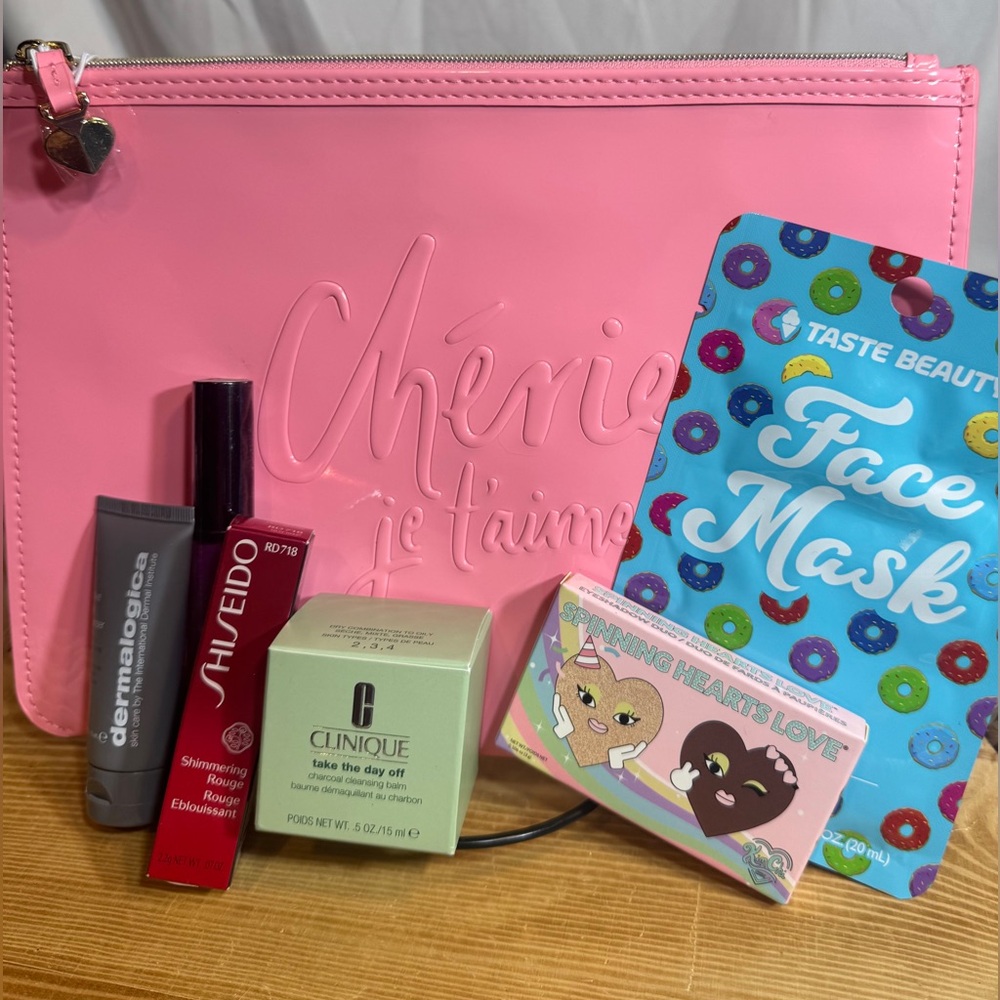 Clinique KimChi Beauty Bundle with Kate Spade Bag
